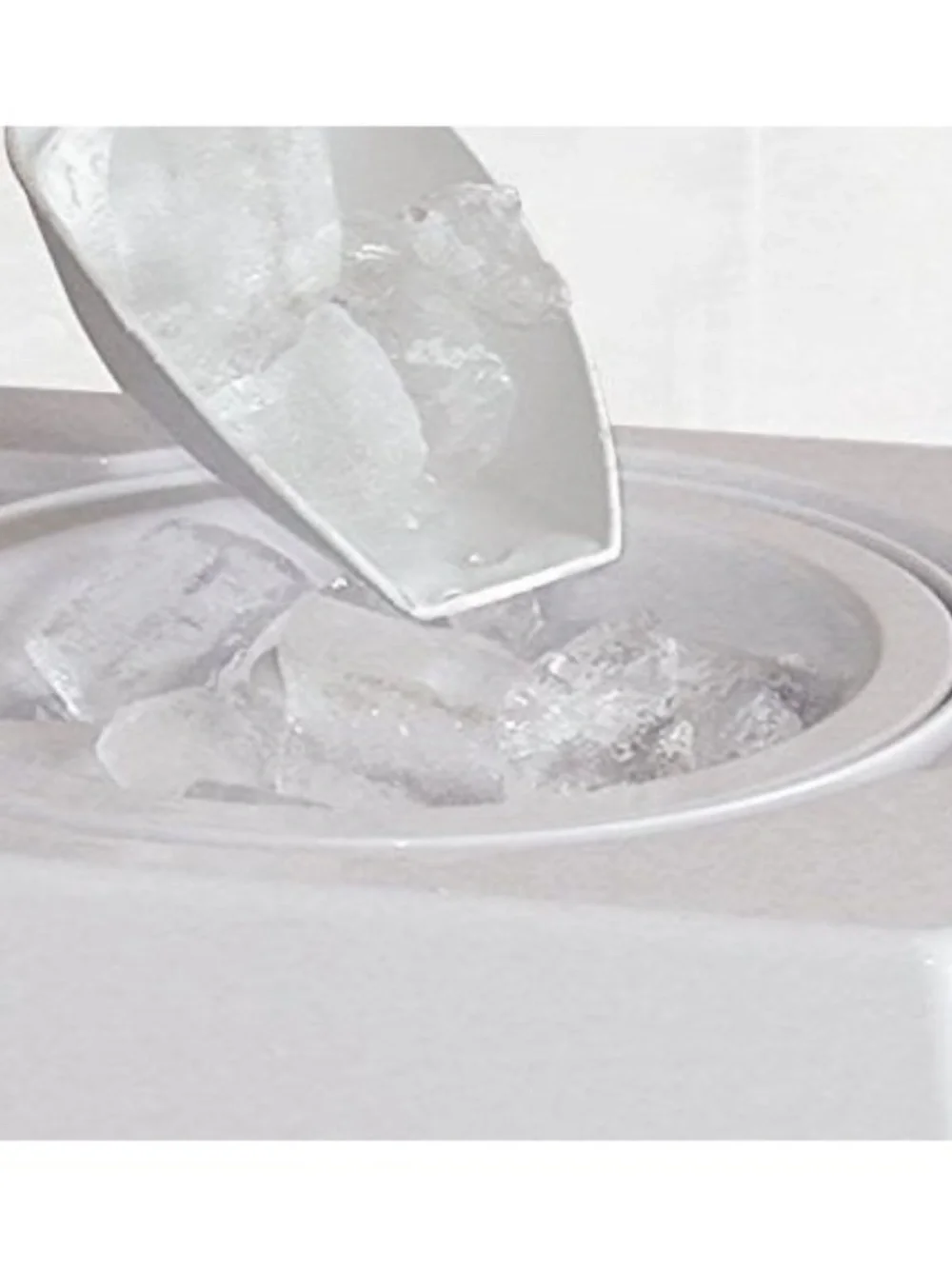 NOSTALGIA Old Fashion Snow Cone Maker/Ice Shaver Machine